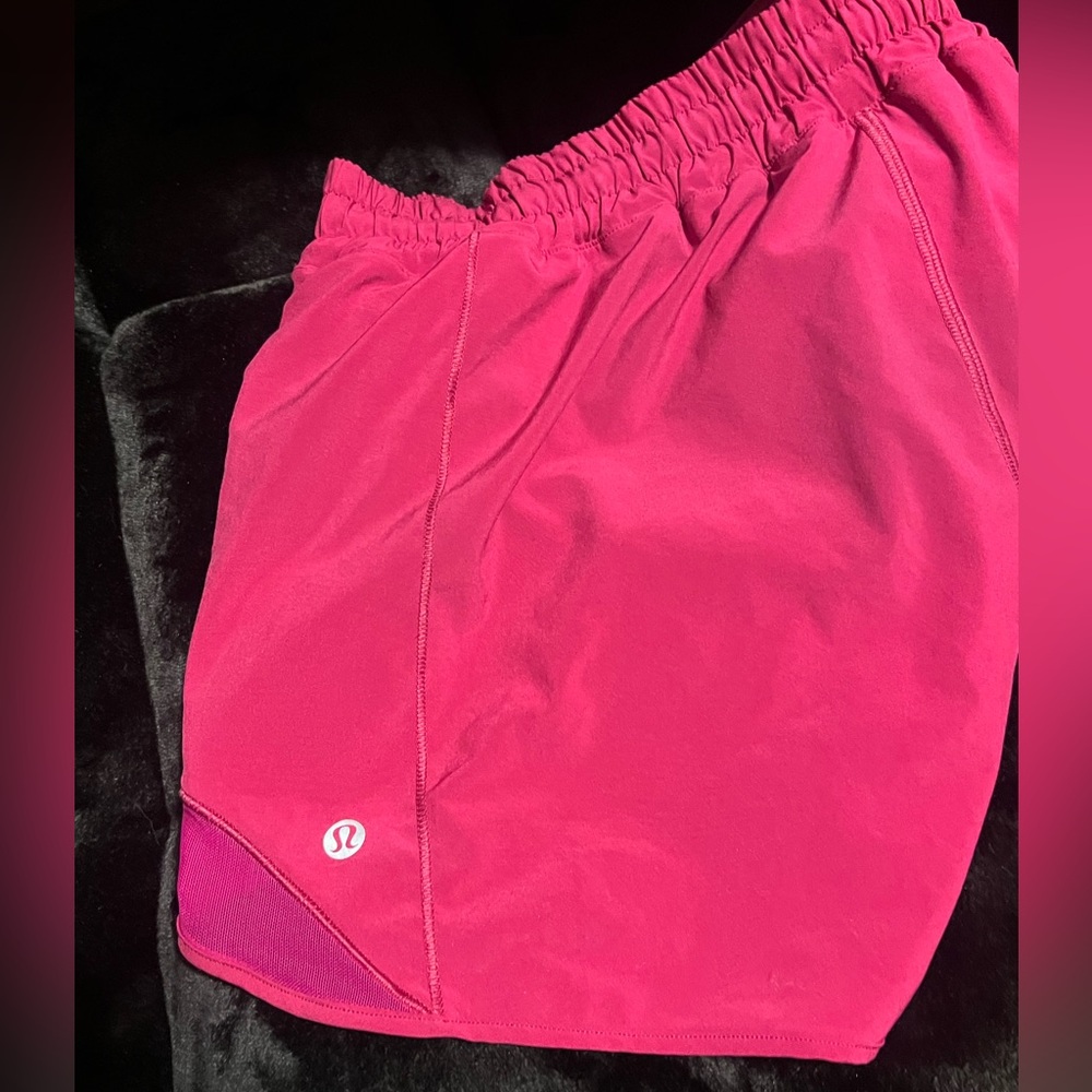 Lululemon LOW RISE 4 inches Hotty Hots Size 12 Ripened Raspberry